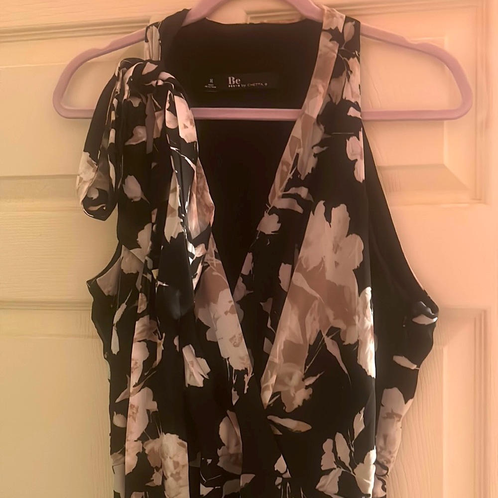 Gorgeous halter summer dress!!! Black and beige/white floral.  Size 16
